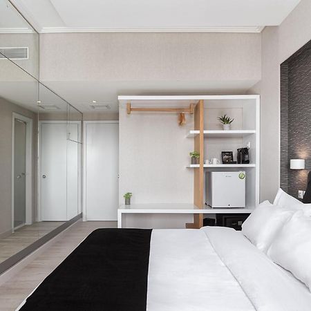 Kreoli Suites Glyfada Athens Ngoại thất bức ảnh